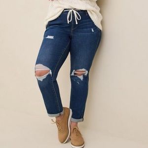 *NEW WITH TAGS* Torrid Pull on Boyfriend Straight Distressed Jeans
